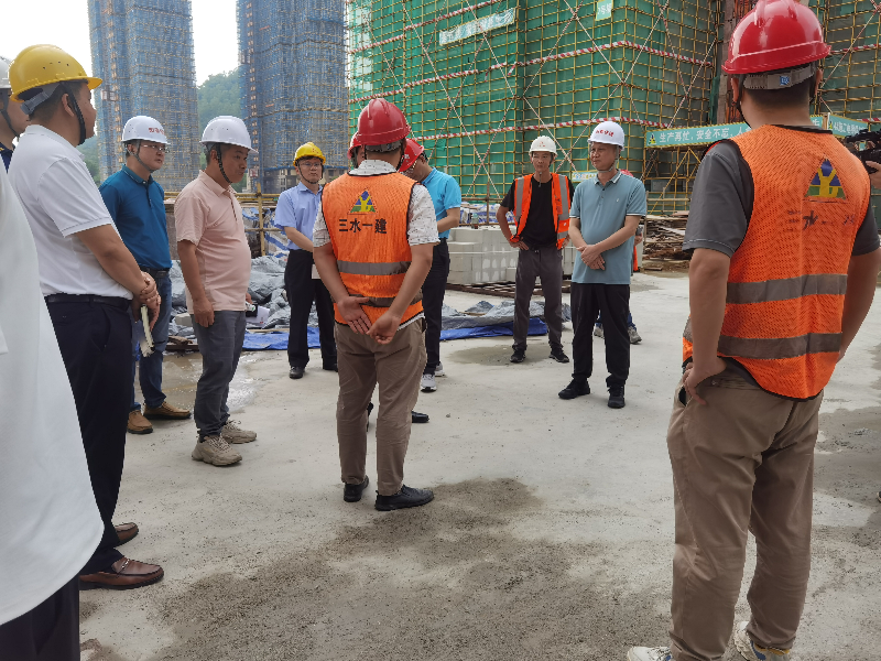 4月24日，市住建局黨組書記梁鑒和帶隊(duì)到樵順嘉寶花園項(xiàng)目開展建筑施工領(lǐng)域安全生產(chǎn)和消防工作督導(dǎo)檢查(1).jpg